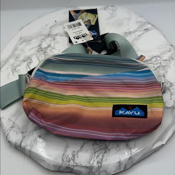 KAVU Half Pint Rainbow Run Belt Bag Fanny Pack-NWT! - Picture 3 of 7
